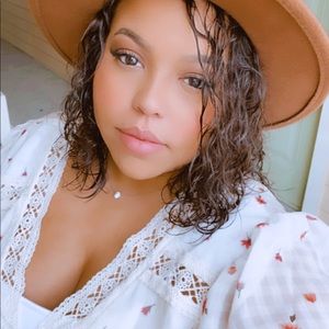 Meet your Posher, Joan